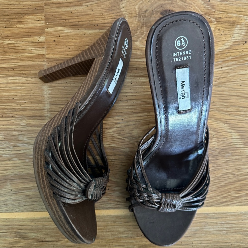 Y2K wood brown heels, brown Y2K heels, strappy brown heels, Y2K wood slide mule